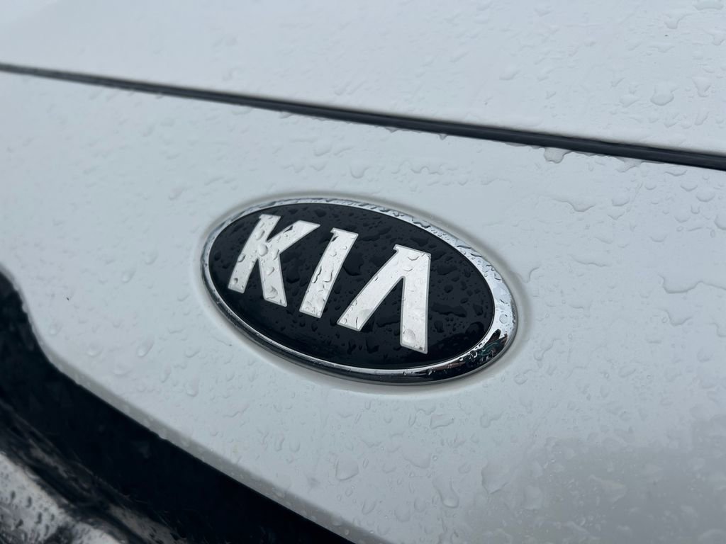 Used 2021 Kia Niro LX image 28