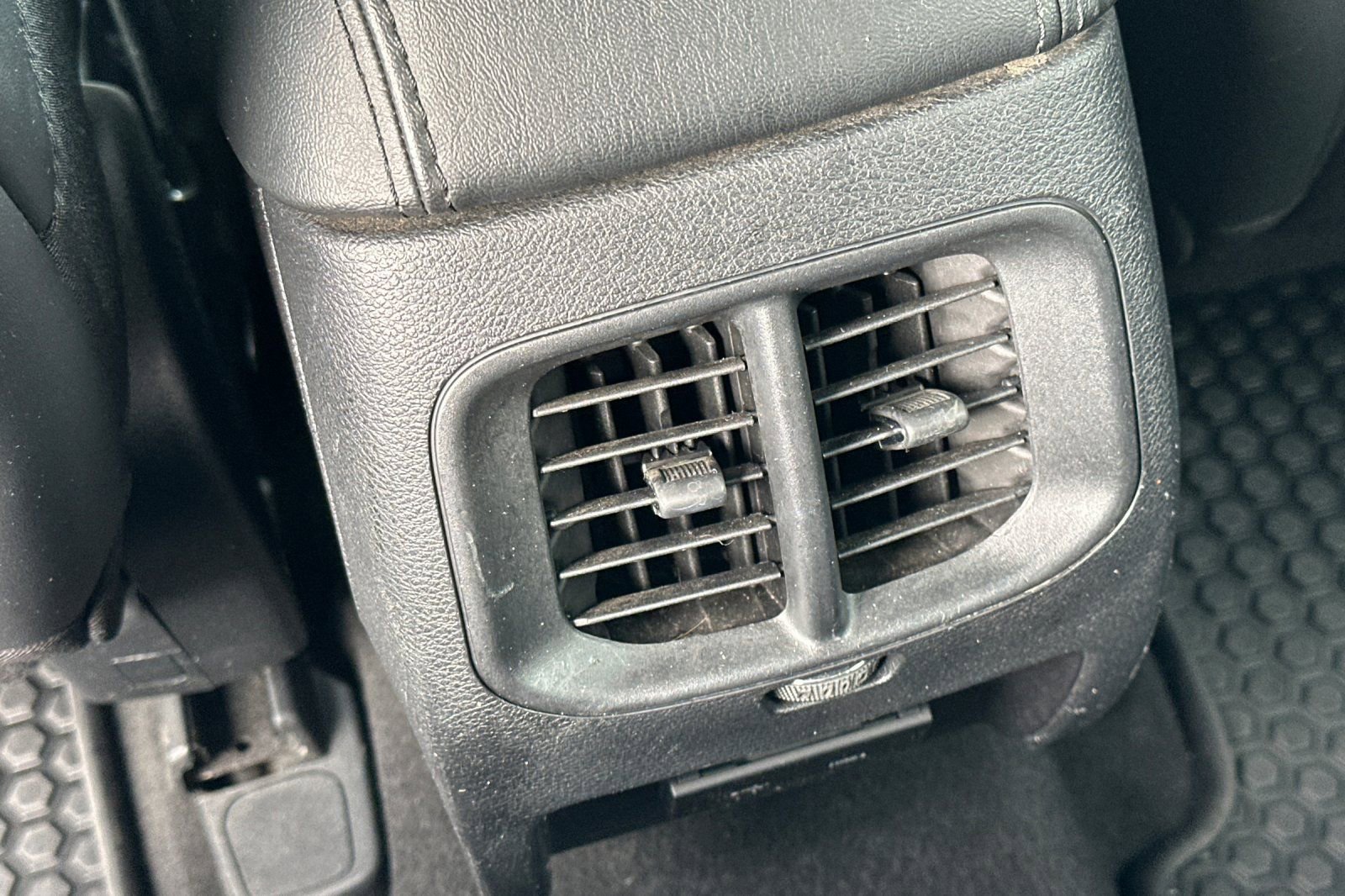 Used 2020 Jeep Cherokee Latitude Plus image 13