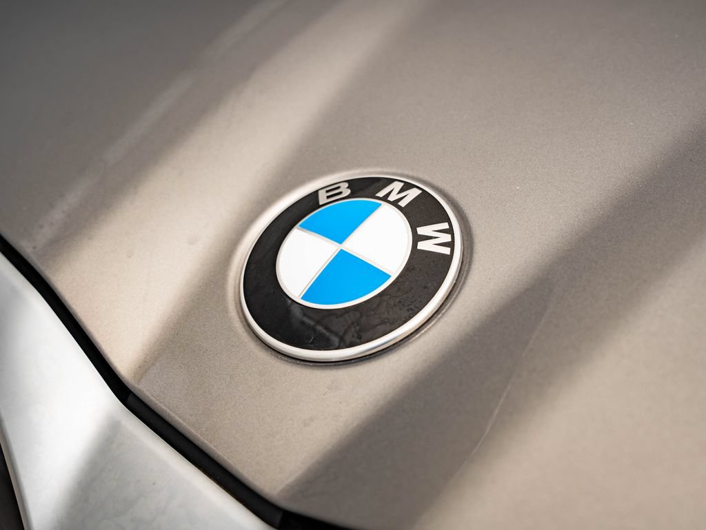 Certified 2025 BMW 530i xDrive w/ Premium Package AWD/4WD image 3