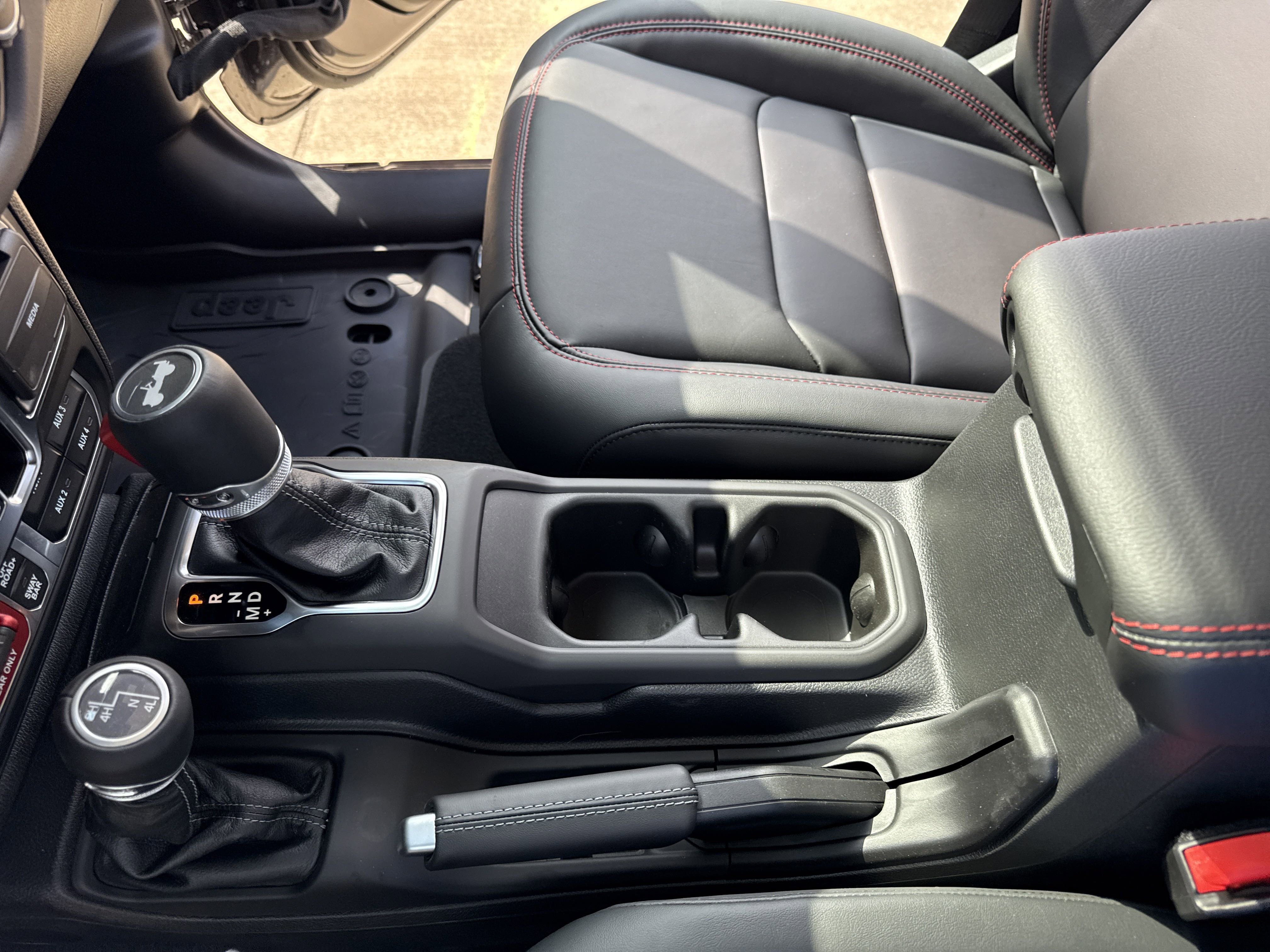 New 2025 Jeep Wrangler Unlimited Rubicon w/ Technology Group image 22