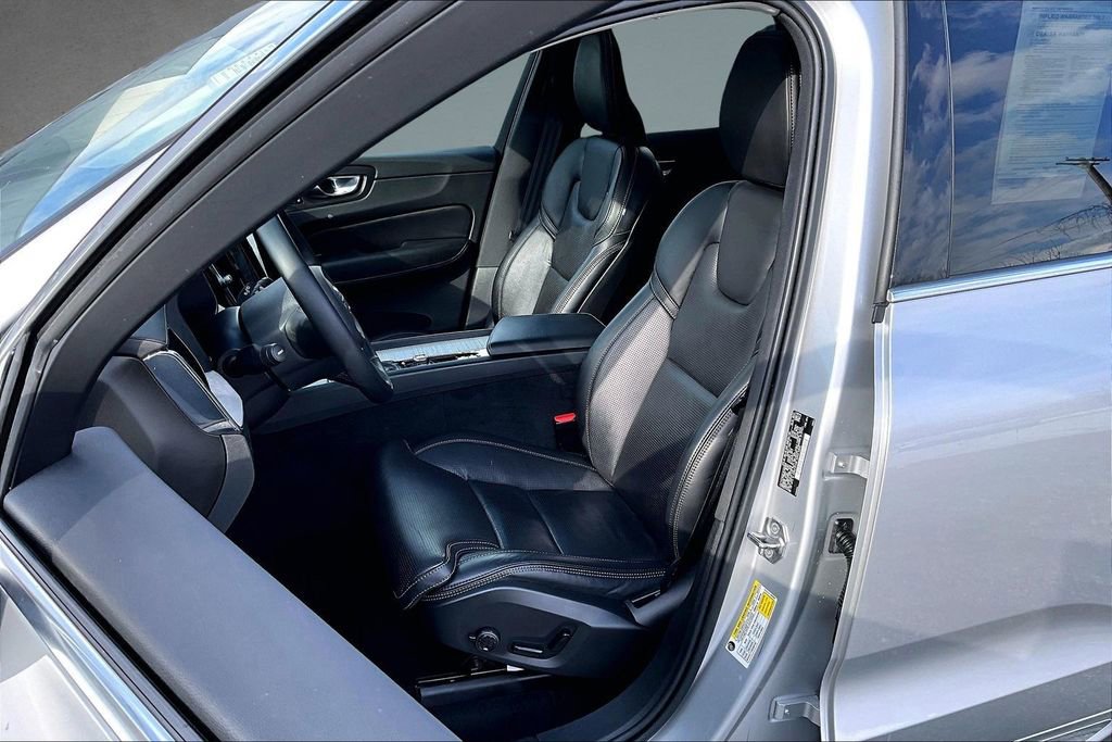 Used 2021 Volvo XC60 T5 Inscription w/ Advanced Package image 21