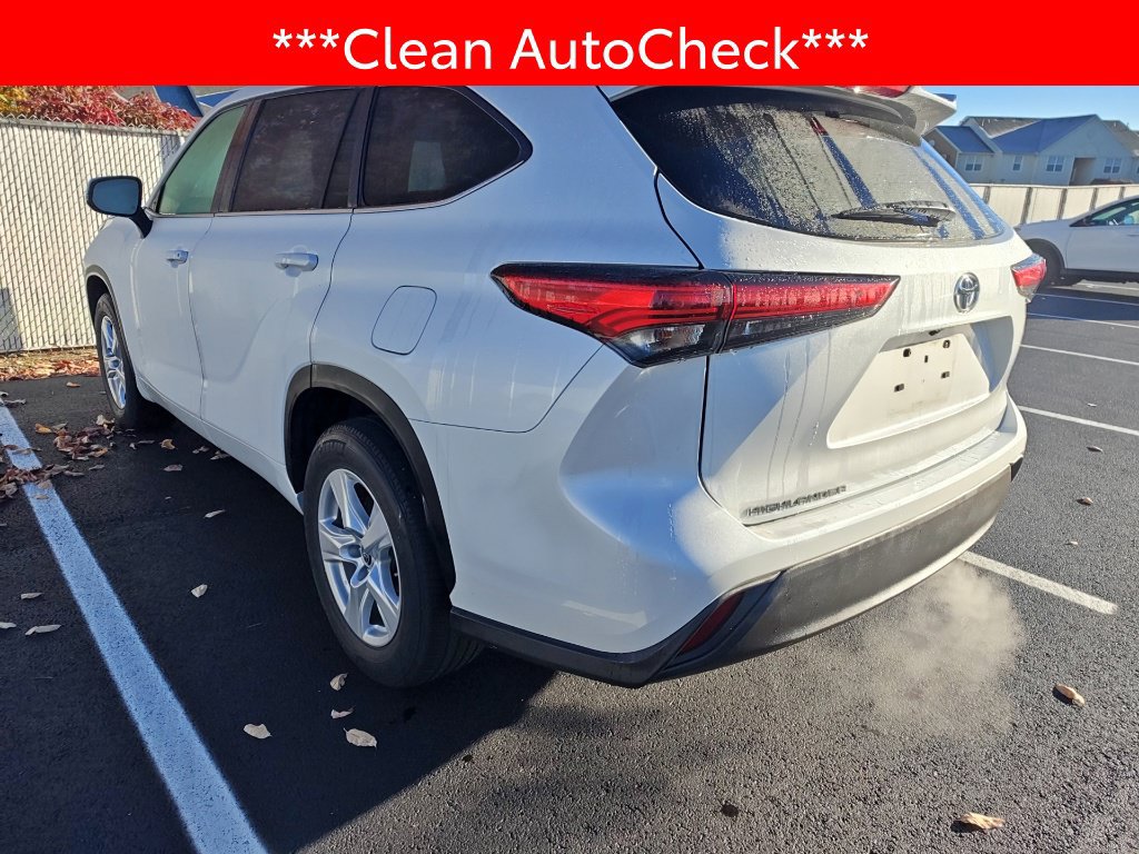 Used 2023 Toyota Highlander L FWD image 4