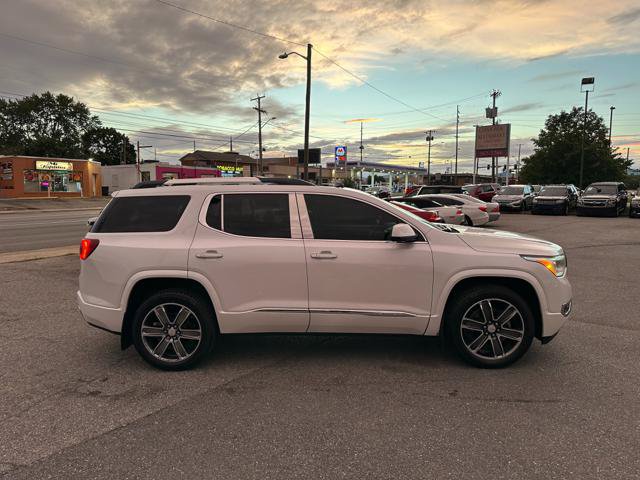 Used 2017 GMC Acadia Denali w/ Technology Package AWD/4WD image 4
