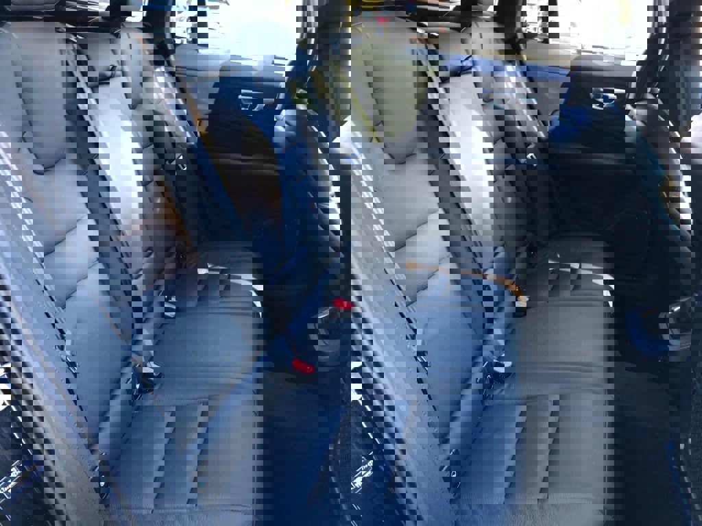 Used 2025 Volvo V60 B5 Cross Country Plus image 35