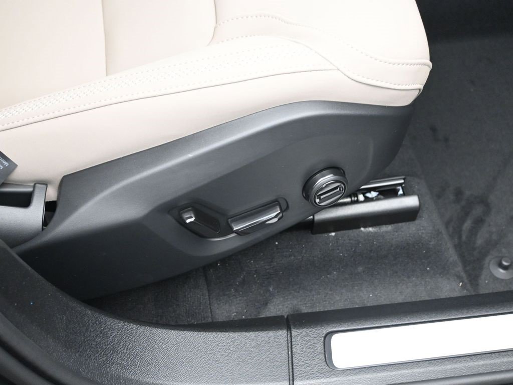 New 2026 Volvo XC60 B5 Plus w/ Climate Package image 36