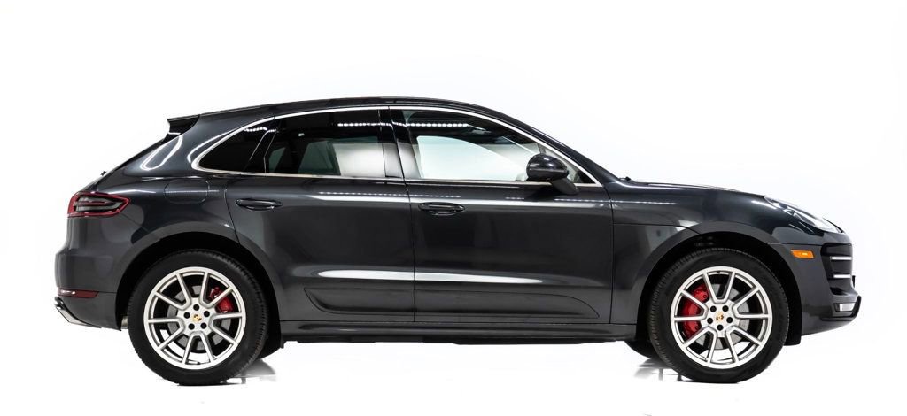 Used 2017 Porsche Macan Turbo image 4