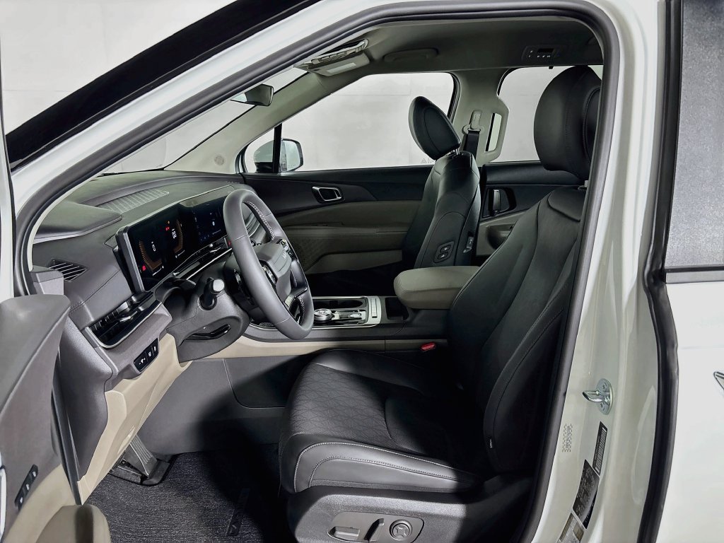 New 2027 Kia Carnival EX FWD image 11