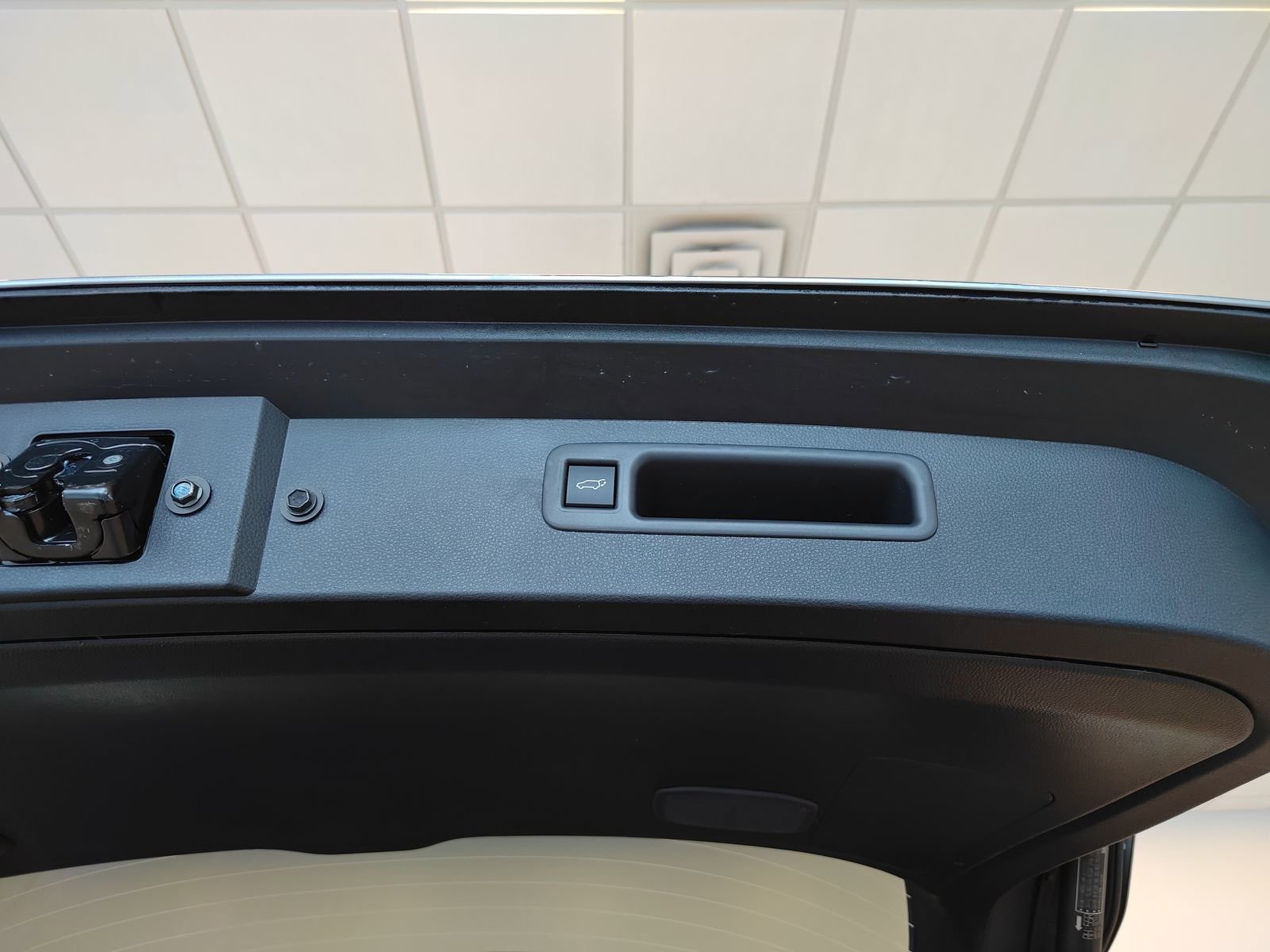 New 2026 Toyota Highlander Platinum image 17