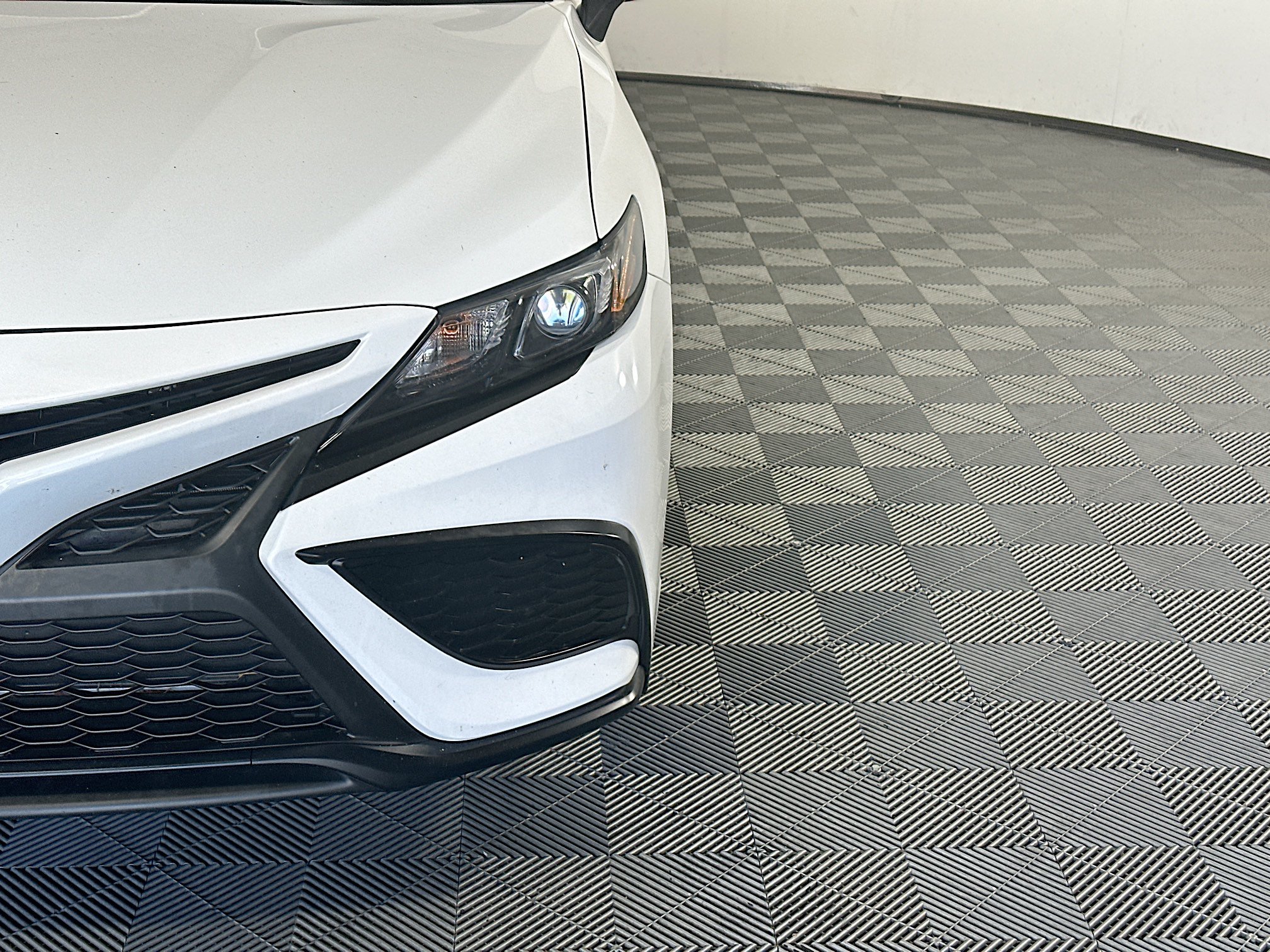 Used 2023 Toyota Camry SE w/ Convenience Package FWD image 9
