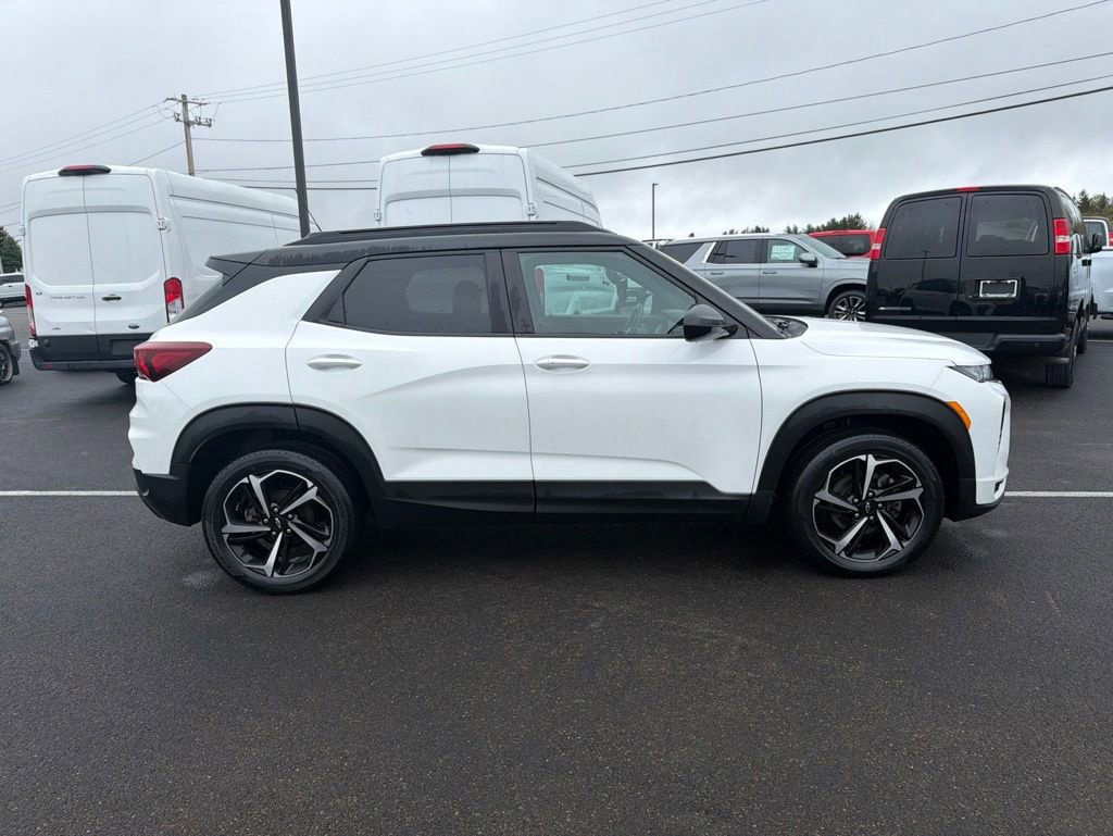 Used 2022 Chevrolet TrailBlazer RS w/ Sun and Liftgate Package AWD/4WD image 2