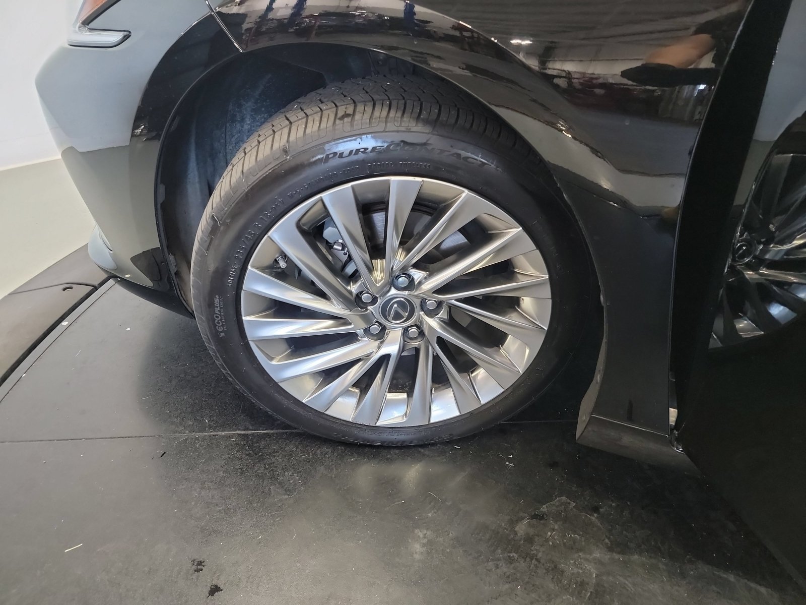 Used 2022 Lexus ES 300h w/ Accessory Package FWD image 30