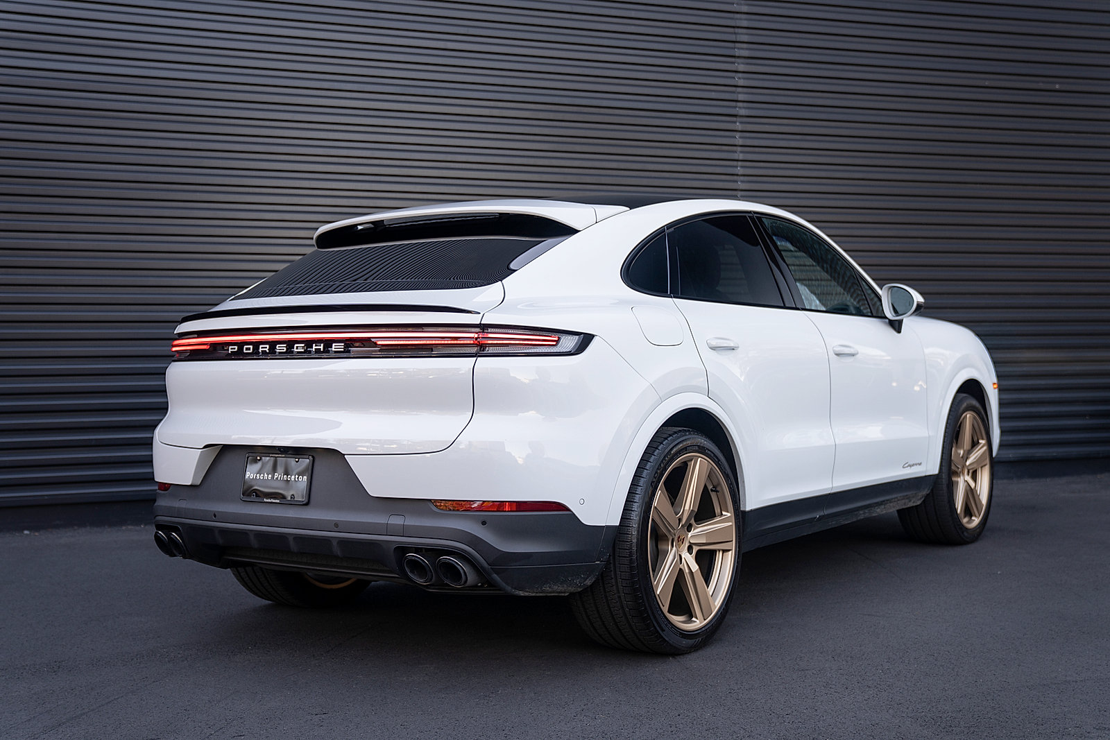 Certified 2025 Porsche Cayenne Coupe AWD/4WD image 29