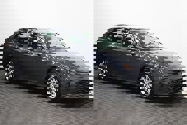 Used 2025 Toyota Camry LE image 1