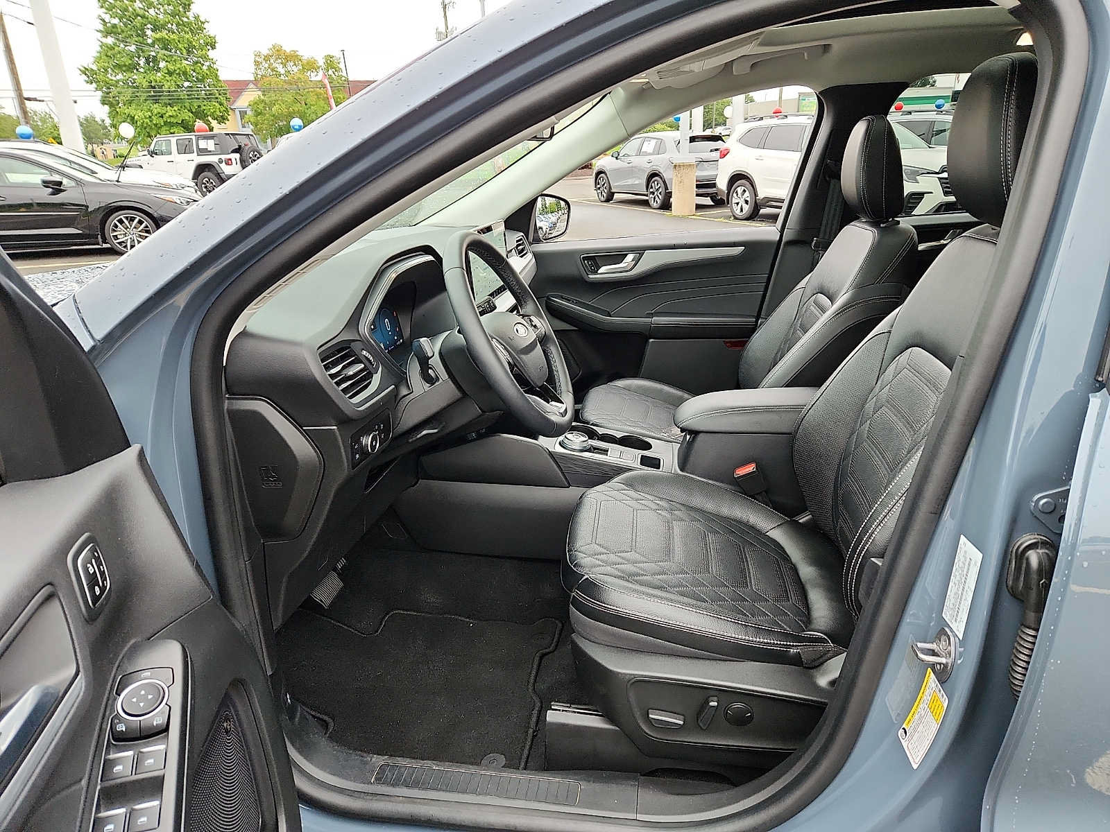 Used 2023 Ford Escape Platinum w/ Premium Technology Package AWD/4WD image 14