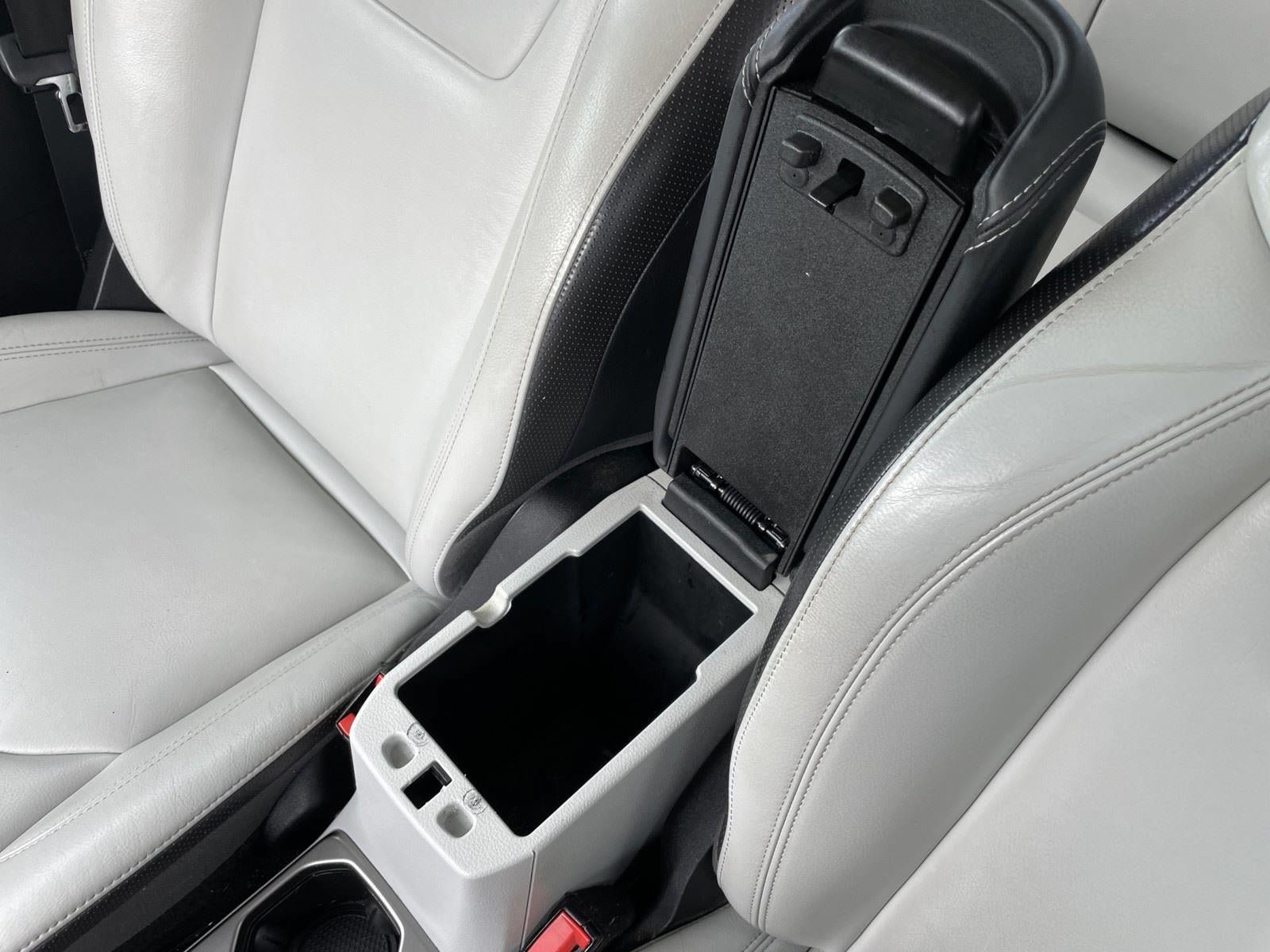 Used 2018 Jeep Renegade Limited w/ UConnect 8.4 Nav Group FWD image 32