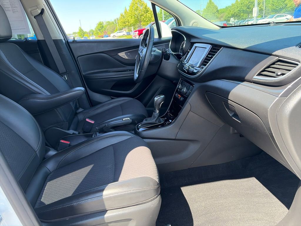 Used 2022 Buick Encore Preferred AWD/4WD image 11