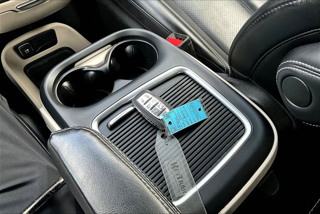 Used 2023 Chrysler Pacifica Touring-L image 34