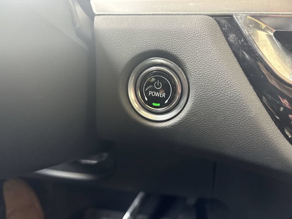 Certified 2025 Cadillac Lyriq Luxury AWD/4WD image 17