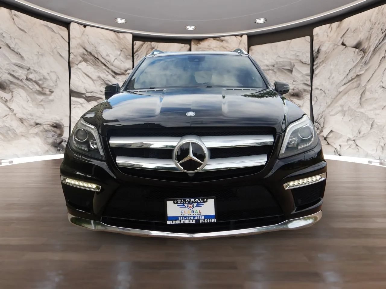 Used 2015 Mercedes-Benz GL 550 4MATIC image 2