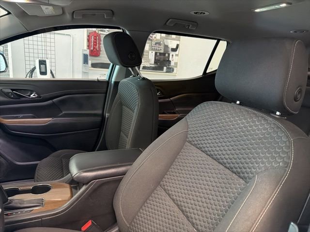 Used 2019 GMC Acadia SLE image 16