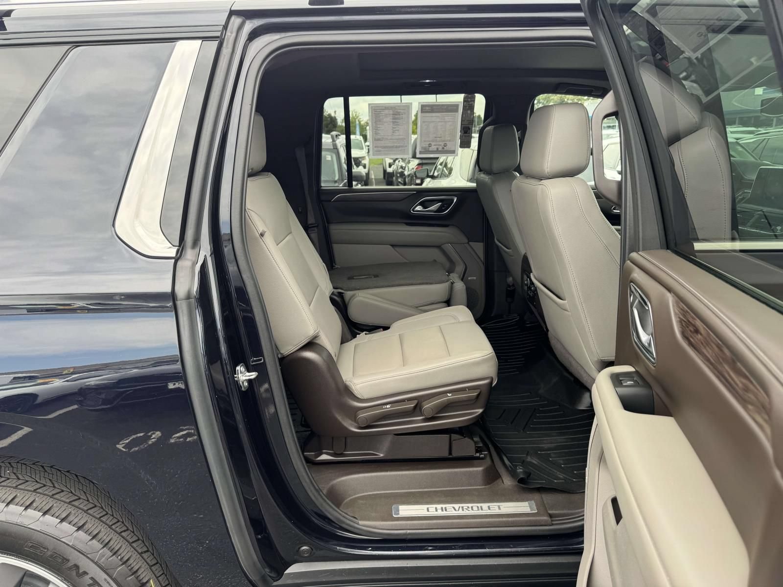 Used 2022 Chevrolet Suburban LT w/ LT Signature Plus Package AWD/4WD image 15