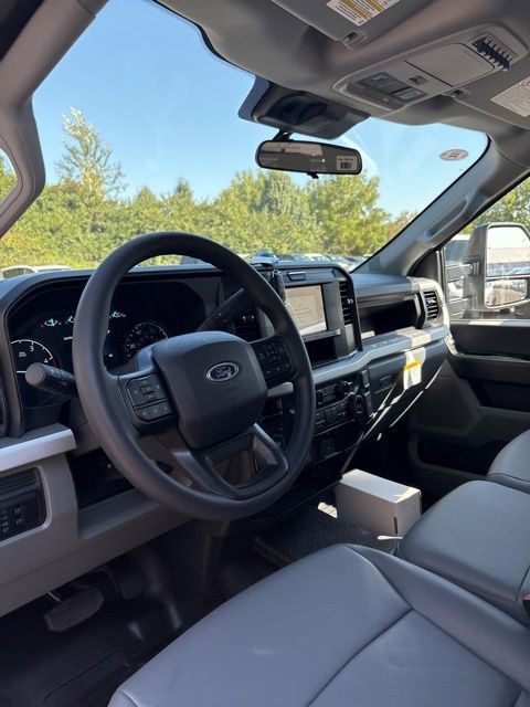 New 2026 Ford F550 4x4 Crew Cab image 32