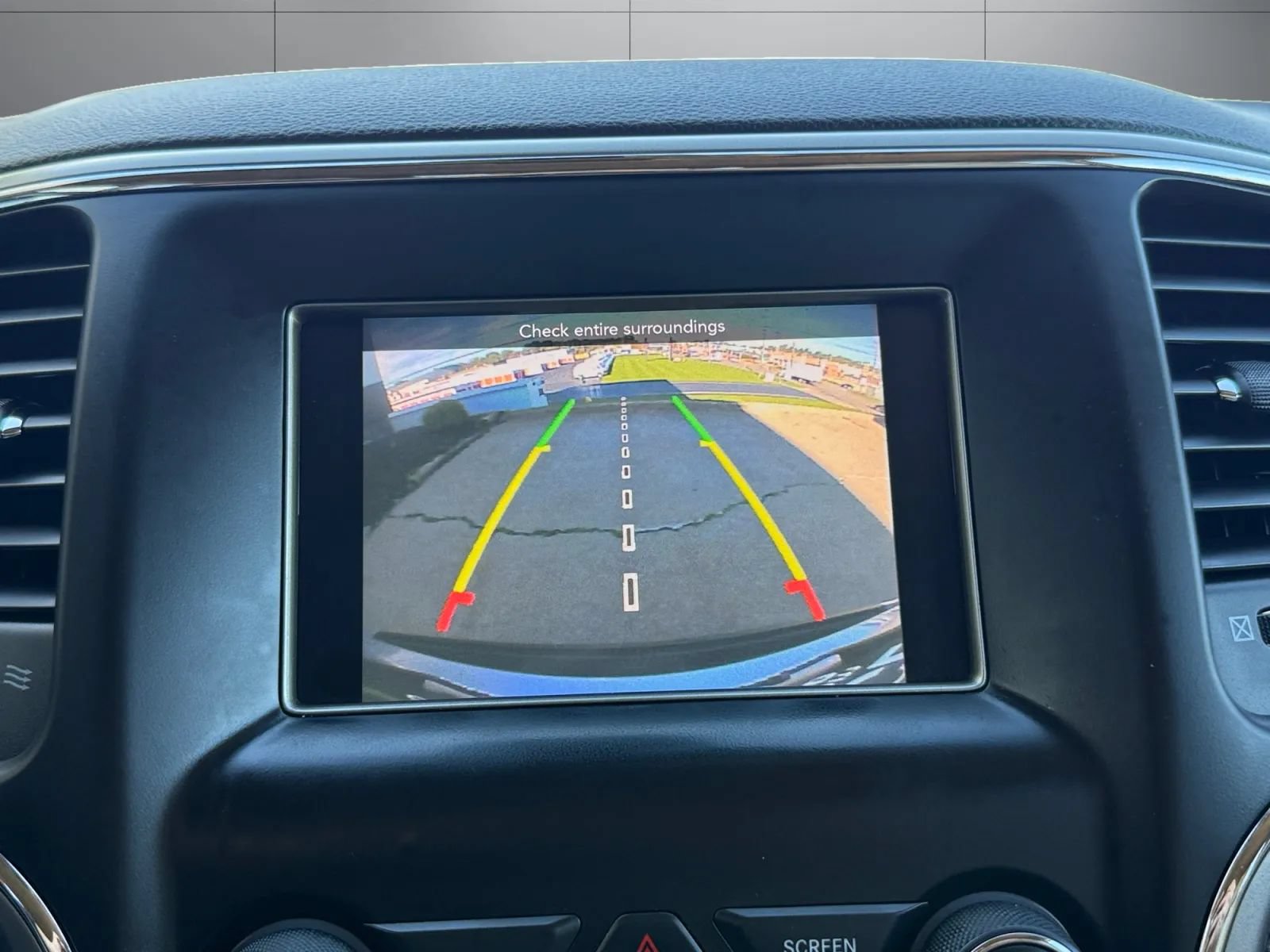 Used 2019 Jeep Grand Cherokee Laredo AWD/4WD image 35