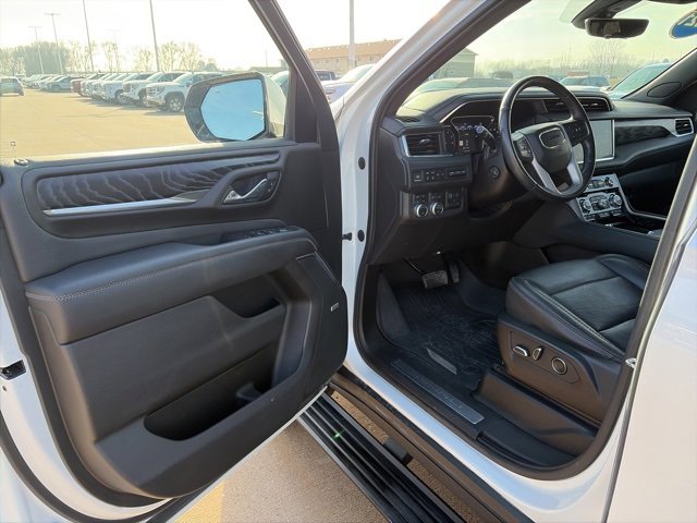 Used 2021 GMC Yukon XL Denali w/ Denali Ultimate Package image 9