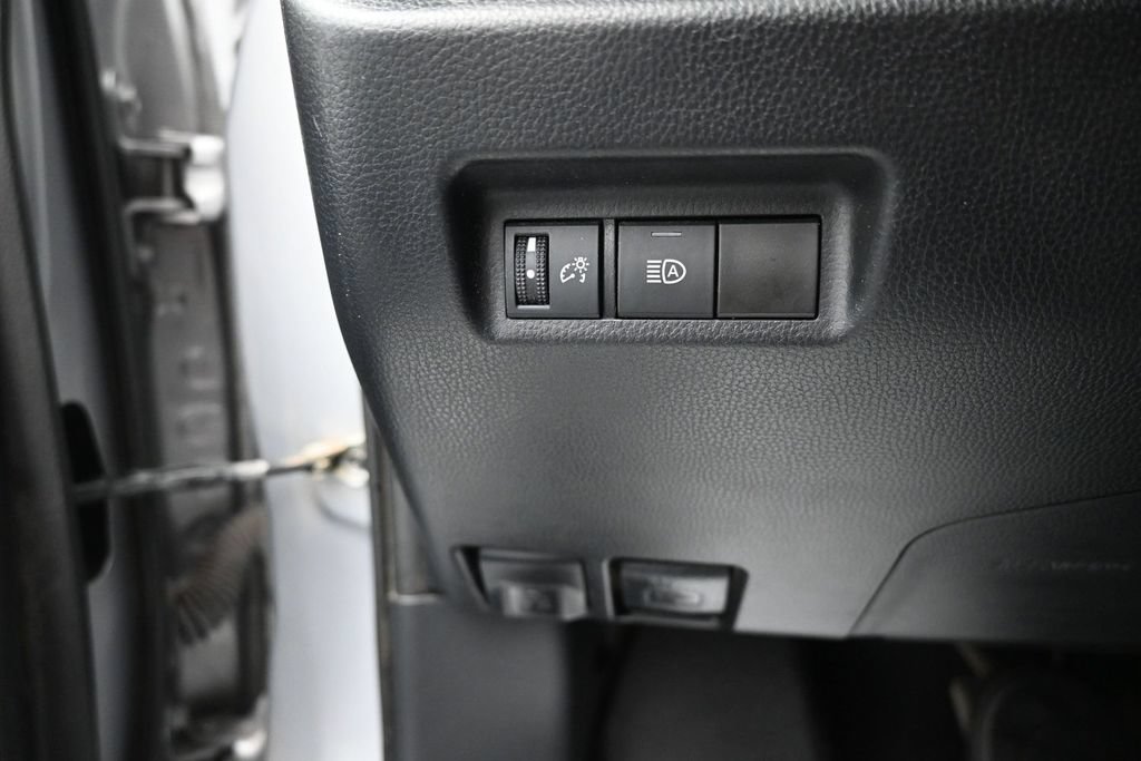 Used 2021 Toyota RAV4 XLE AWD/4WD image 20
