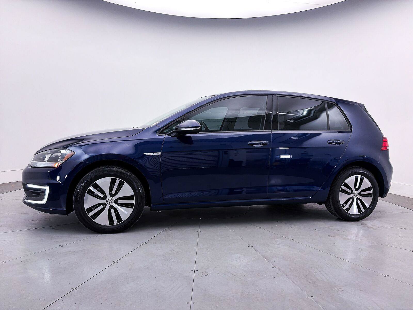 Used 2019 Volkswagen e-Golf SE w/ Driver Assistance Package FWD image 40