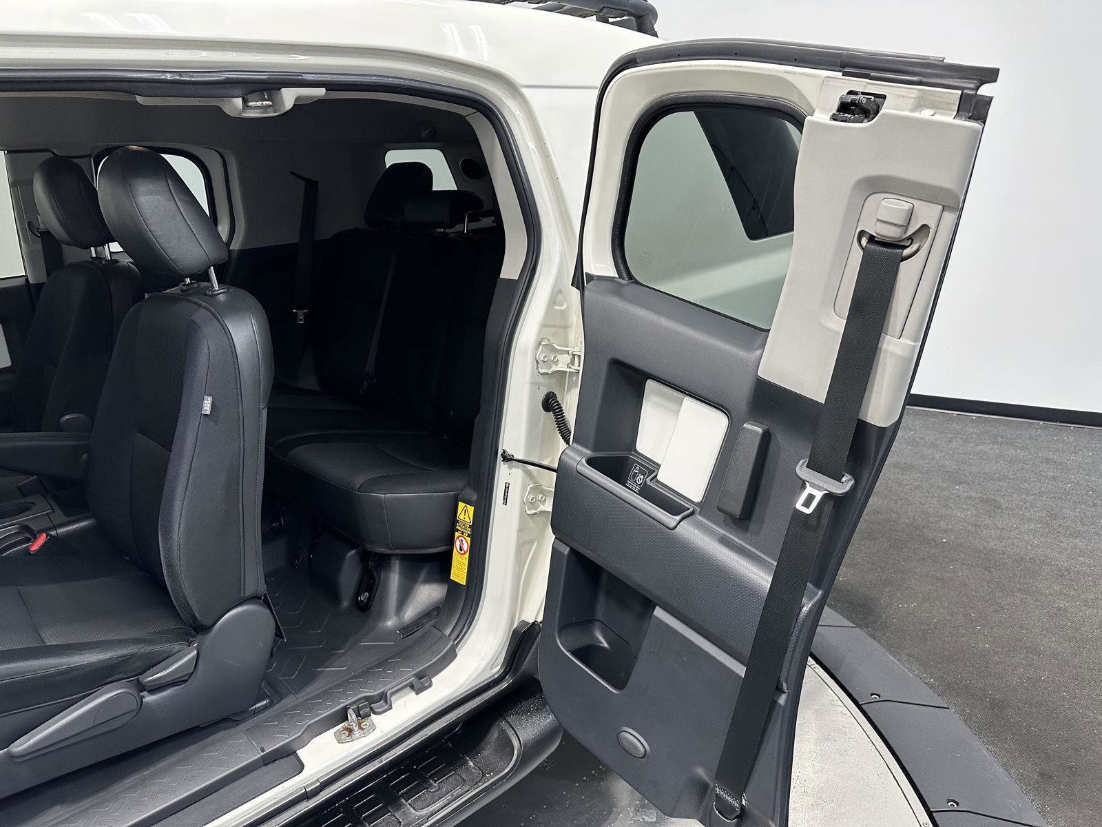 Used 2013 Toyota FJ Cruiser 4WD image 22