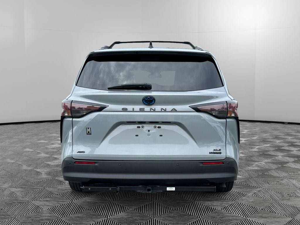 Used 2023 Toyota Sienna XLE Woodland Edition AWD/4WD image 4