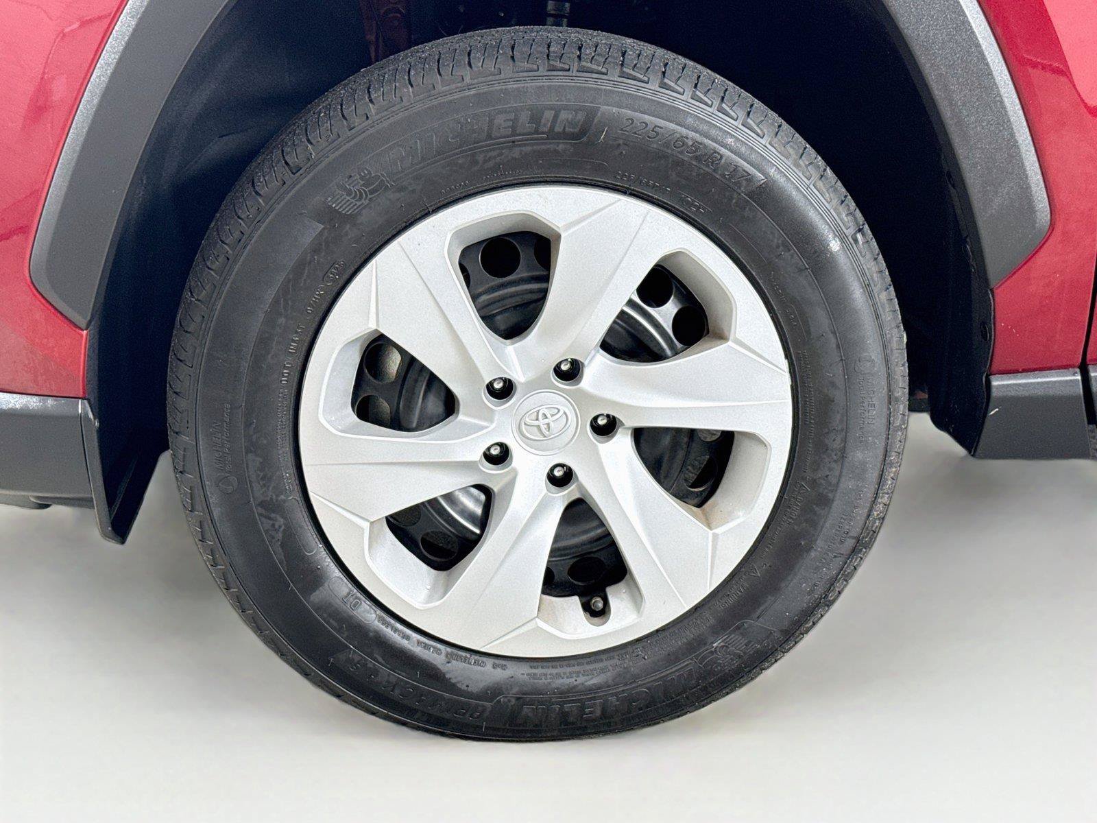 Used 2025 Toyota RAV4 LE FWD image 30