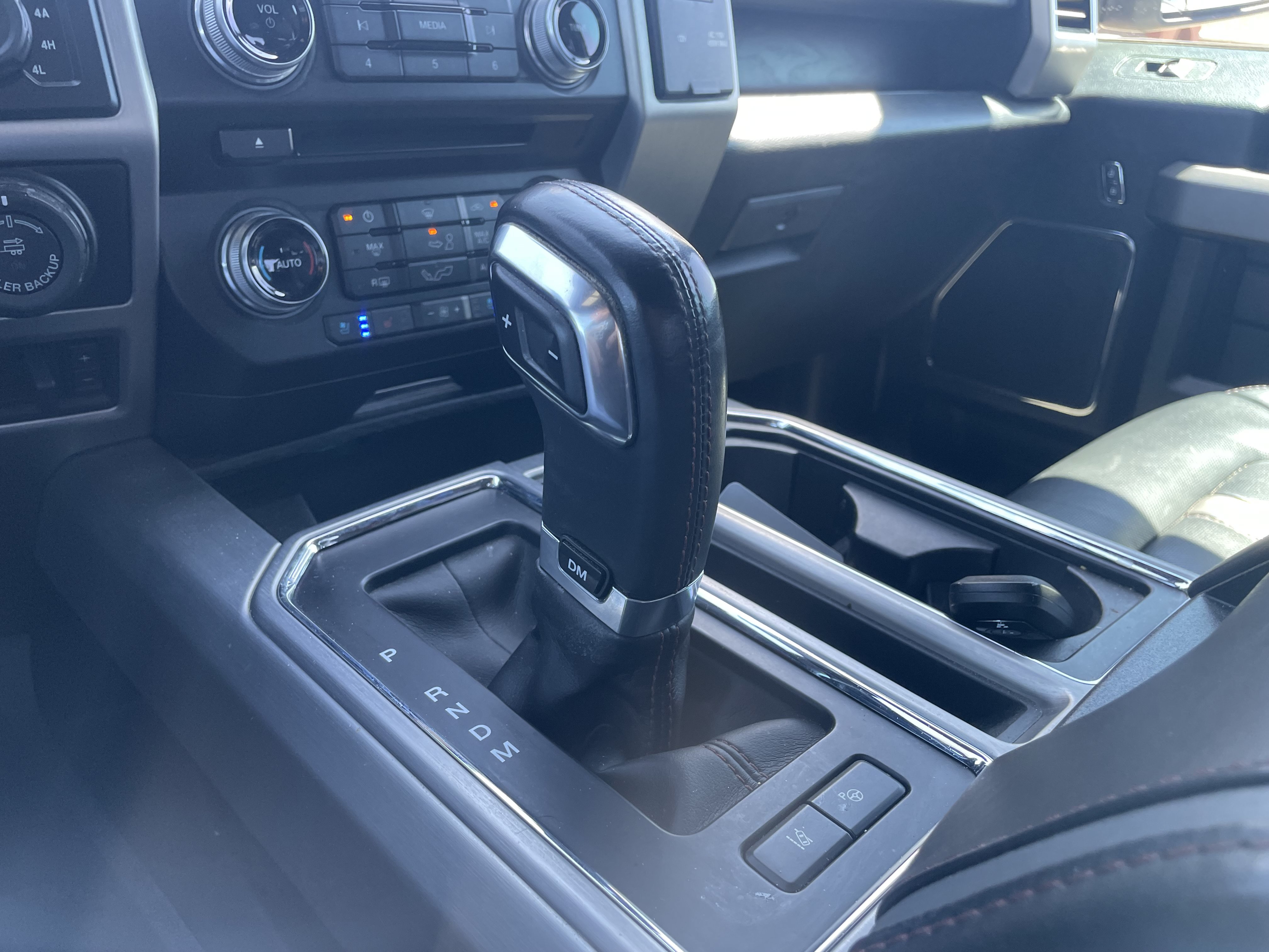 Used 2018 Ford F150 Platinum w/ Equipment Group 701A Luxury AWD/4WD image 21