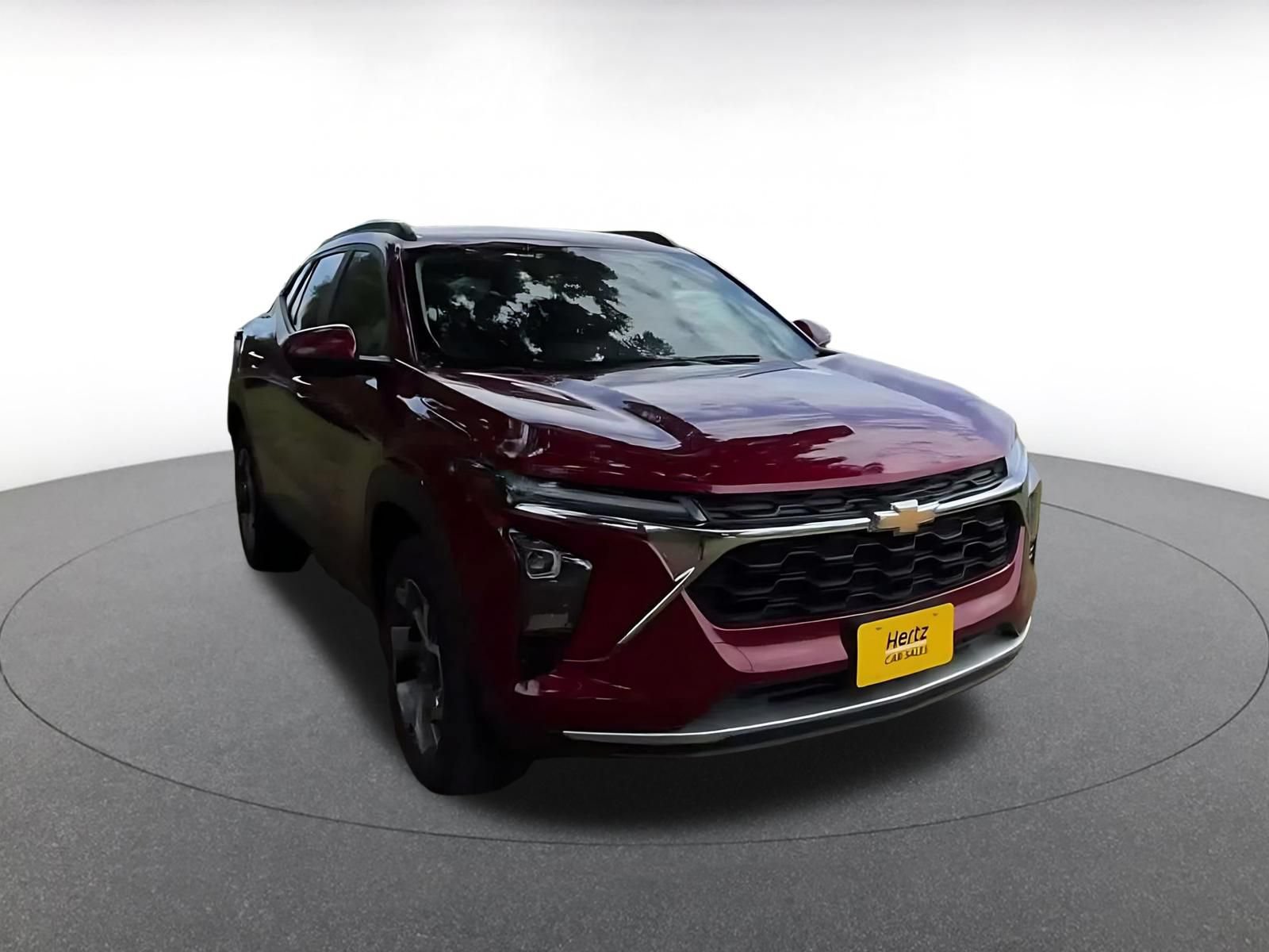 Used 2025 Chevrolet Trax LT FWD image 3