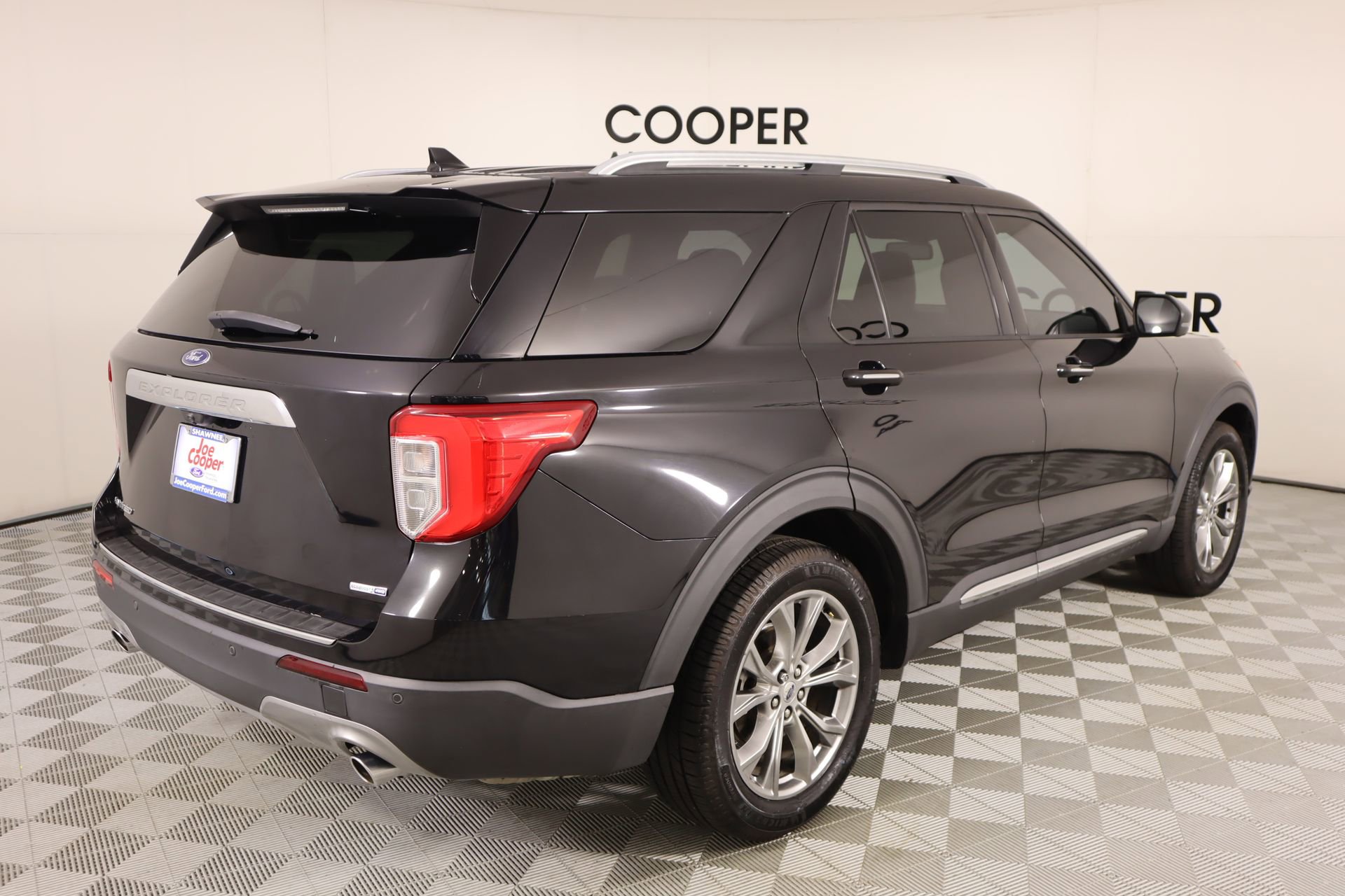 Used 2020 Ford Explorer Limited image 22