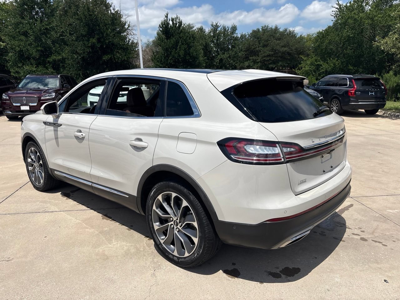 Used 2022 Lincoln Nautilus Reserve w/ Equipment Group 201A AWD/4WD image 6