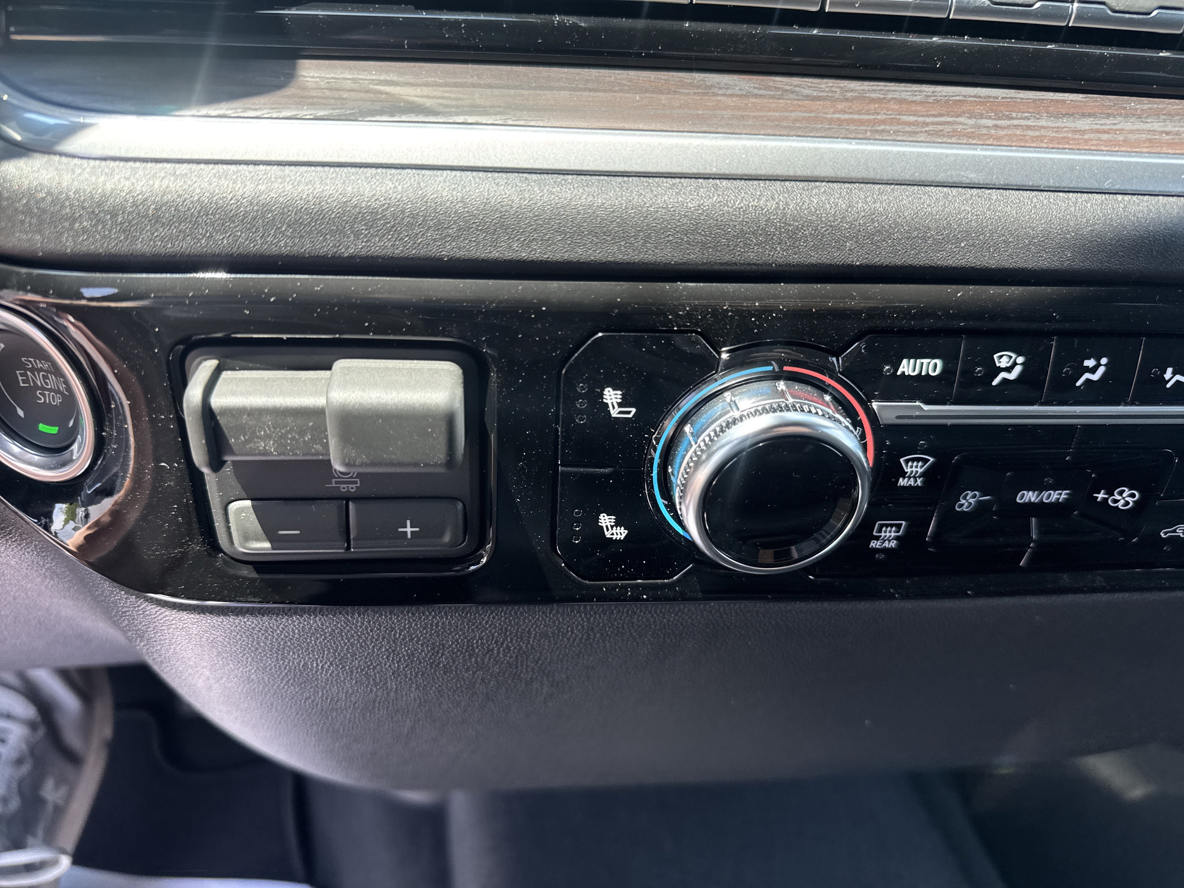 New 2026 GMC Sierra 2500 SLT AWD/4WD image 28