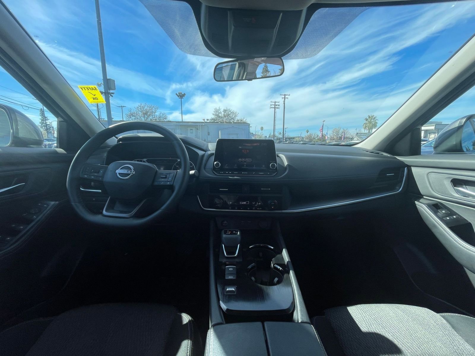 Used 2025 Nissan Rogue SV image 29