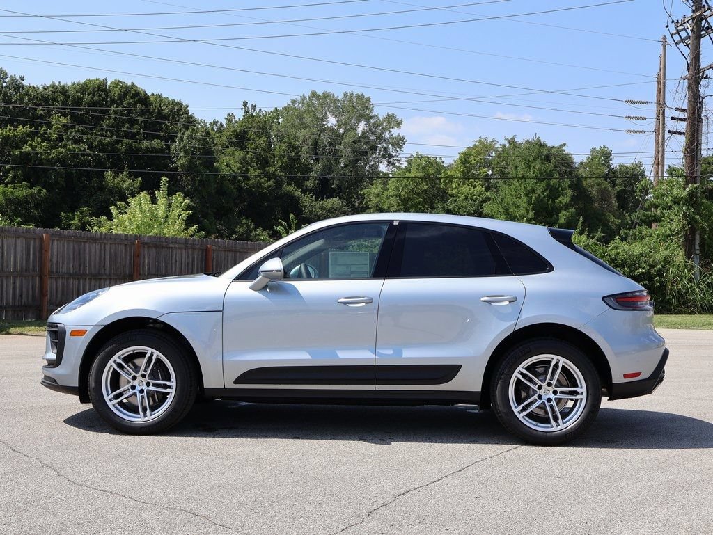 Certified 2025 Porsche Macan AWD/4WD image 2
