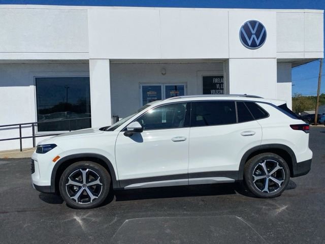 New 2025 Volkswagen Tiguan SE image 12