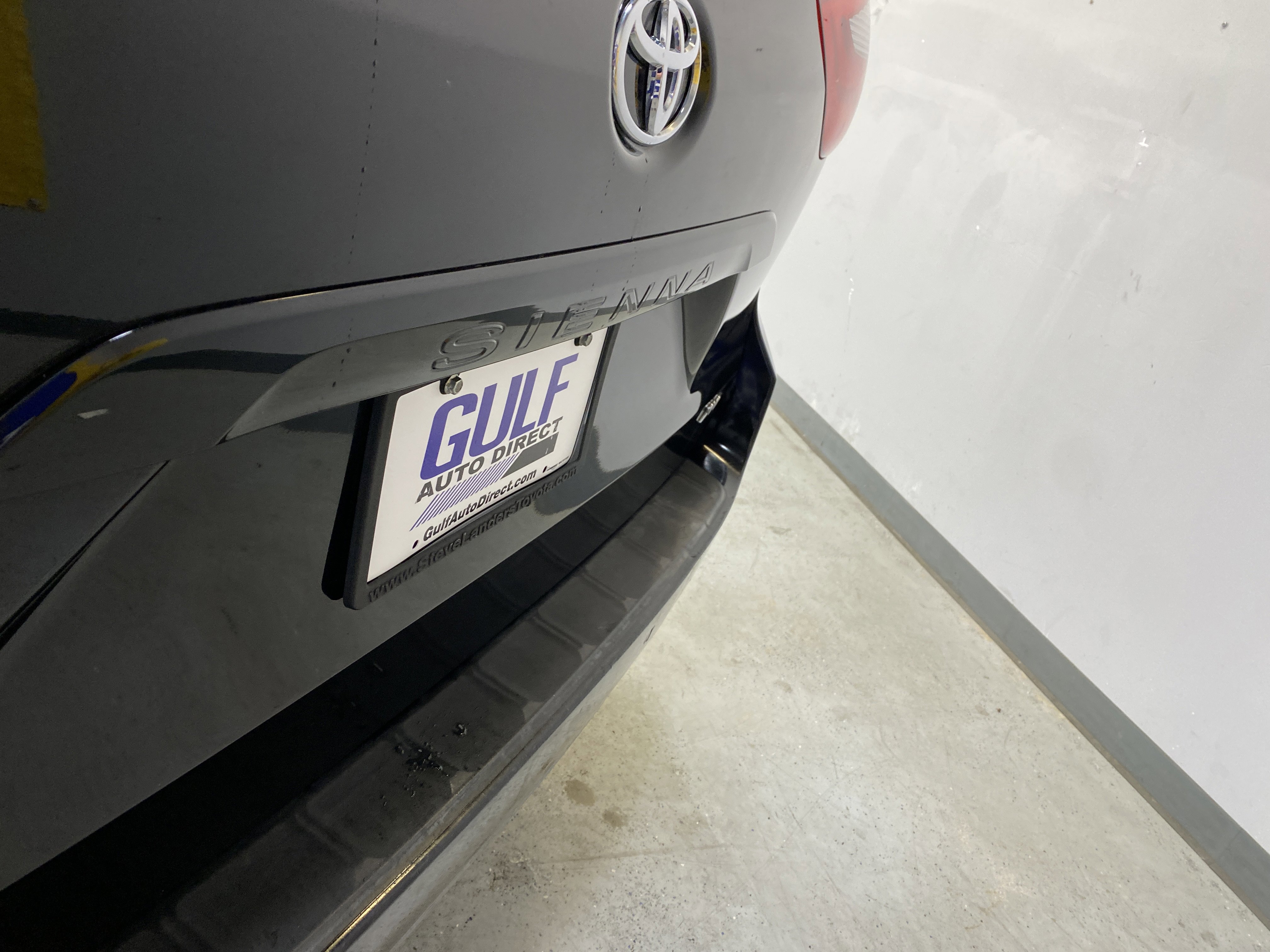 Used 2020 Toyota Sienna XLE w/ XLE Navigation Package image 16