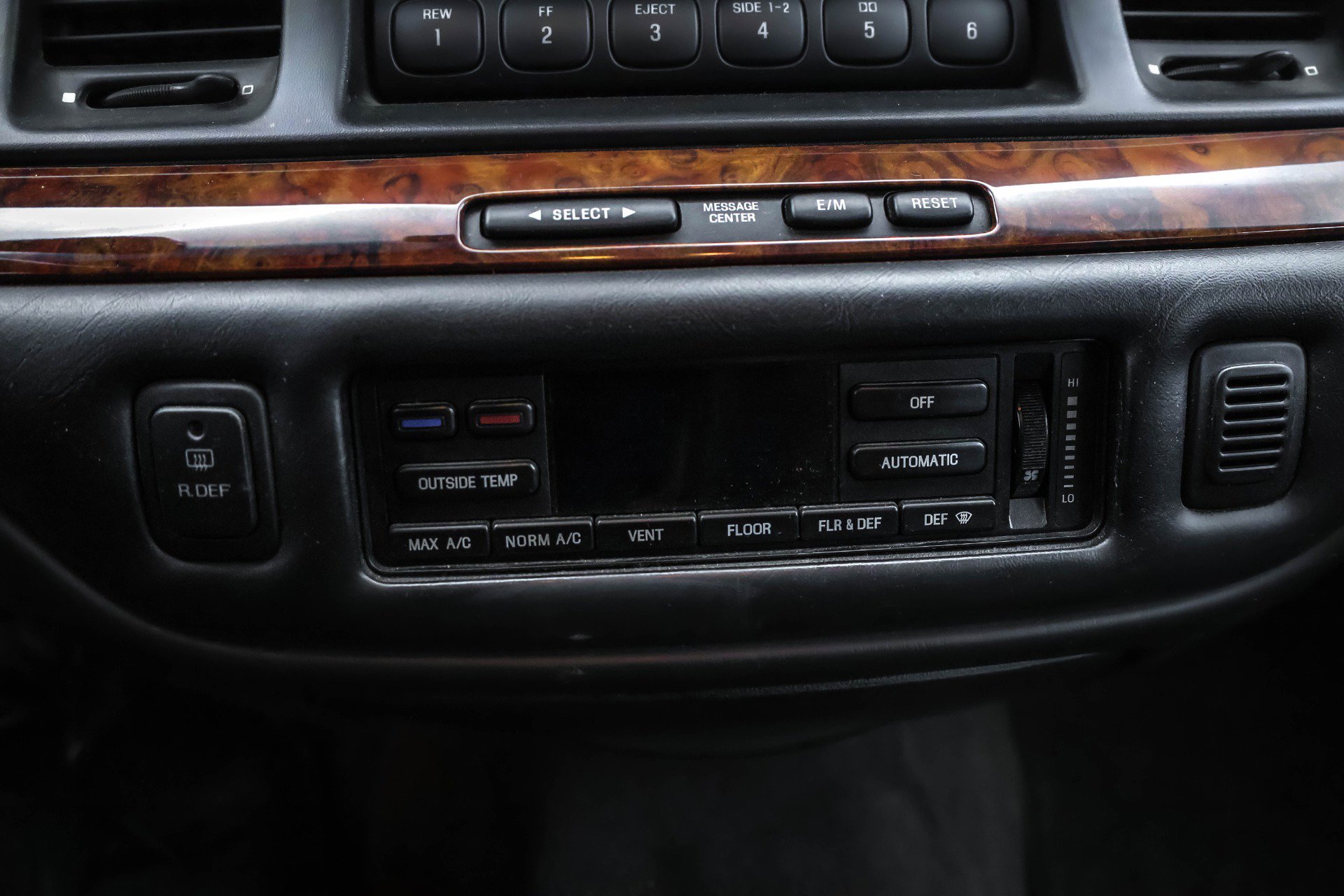 Used 1995 Lincoln Town Car Signature image 11