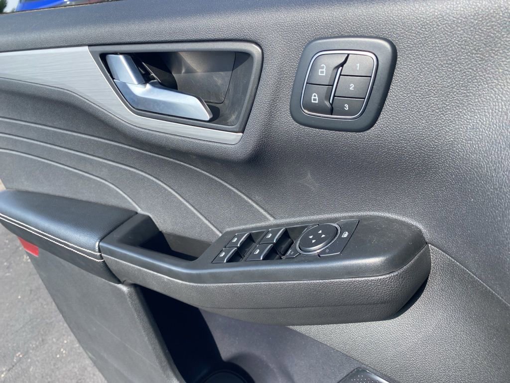 Used 2024 Ford Escape Platinum image 16