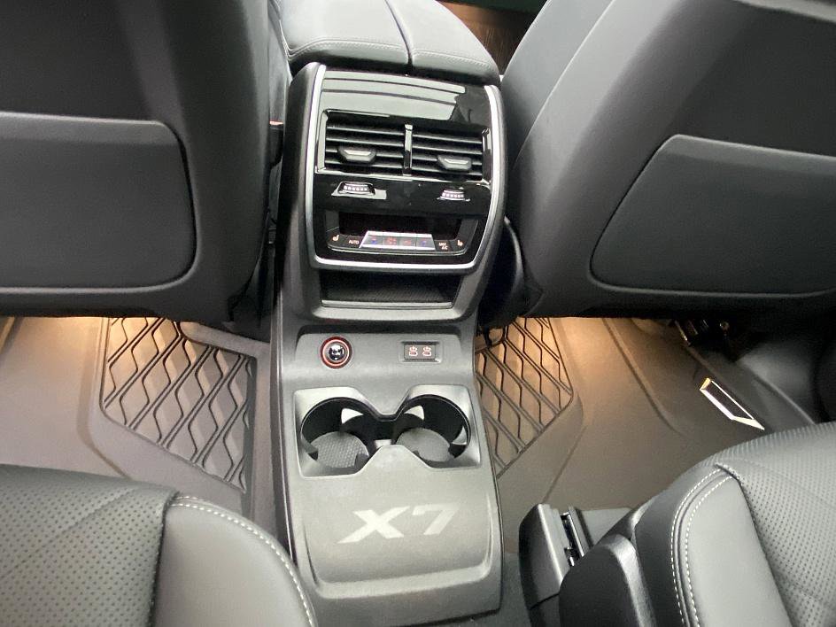 Used 2025 BMW X7 xDrive40i image 25