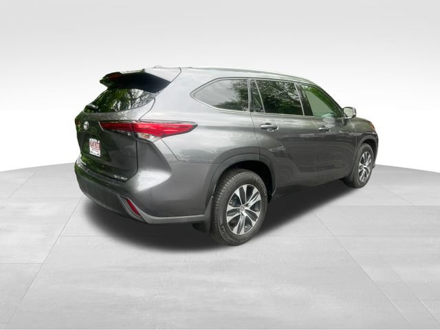 Used 2021 Toyota Highlander XLE AWD/4WD image 7