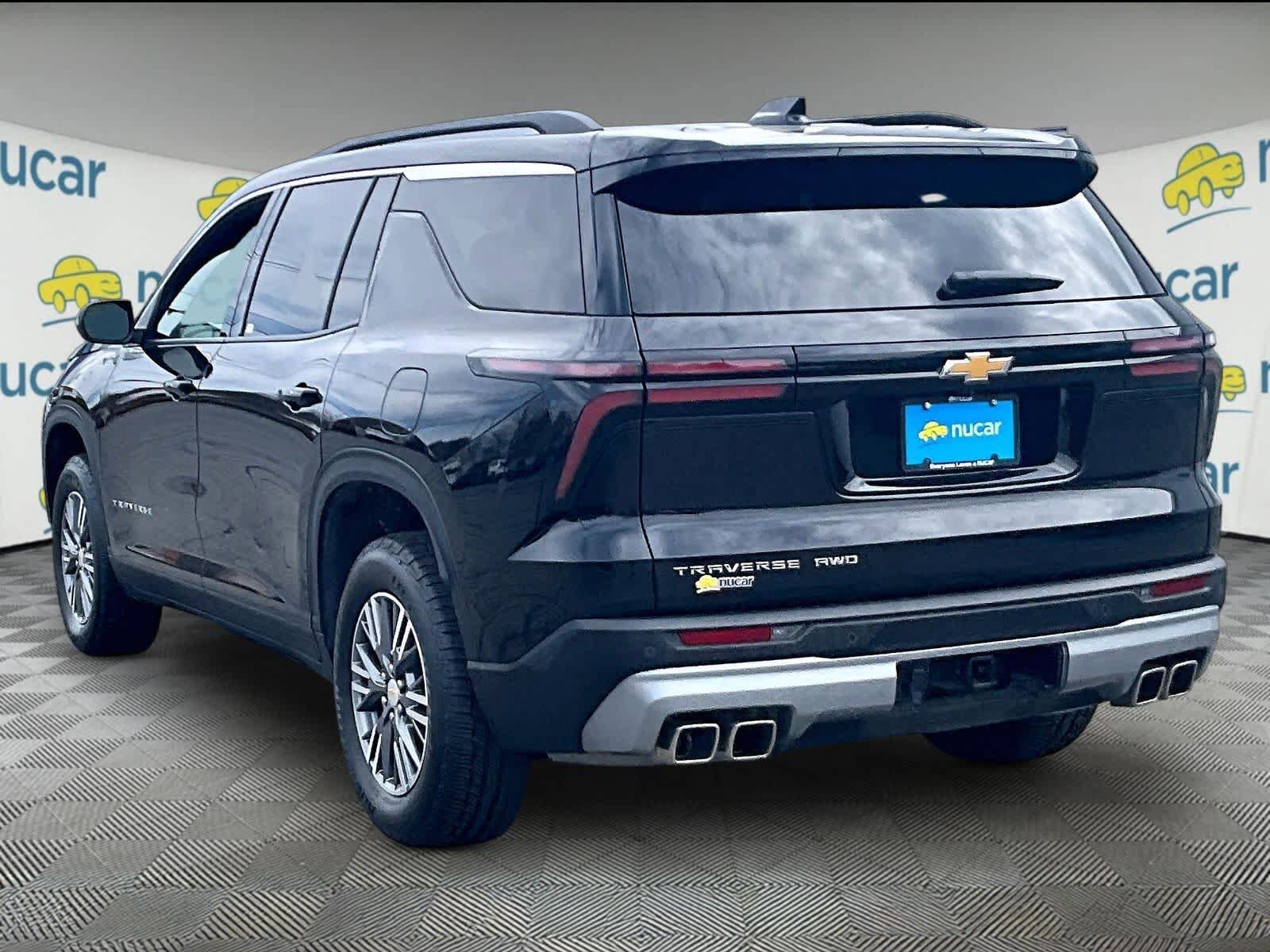 Used 2025 Chevrolet Traverse LT AWD/4WD image 4