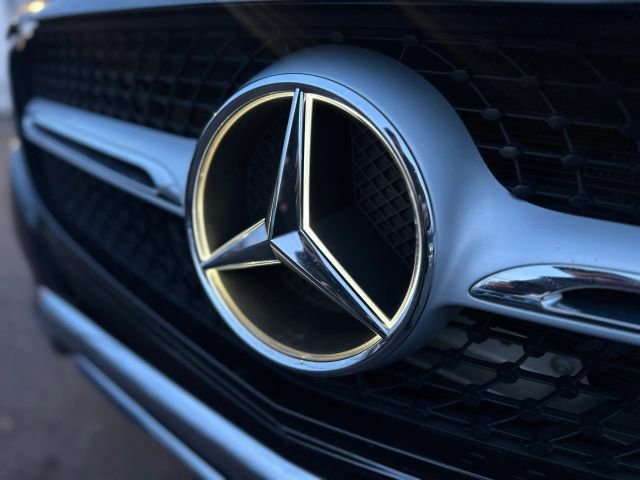 Used 2017 Mercedes-Benz GLC 300 4MATIC image 38