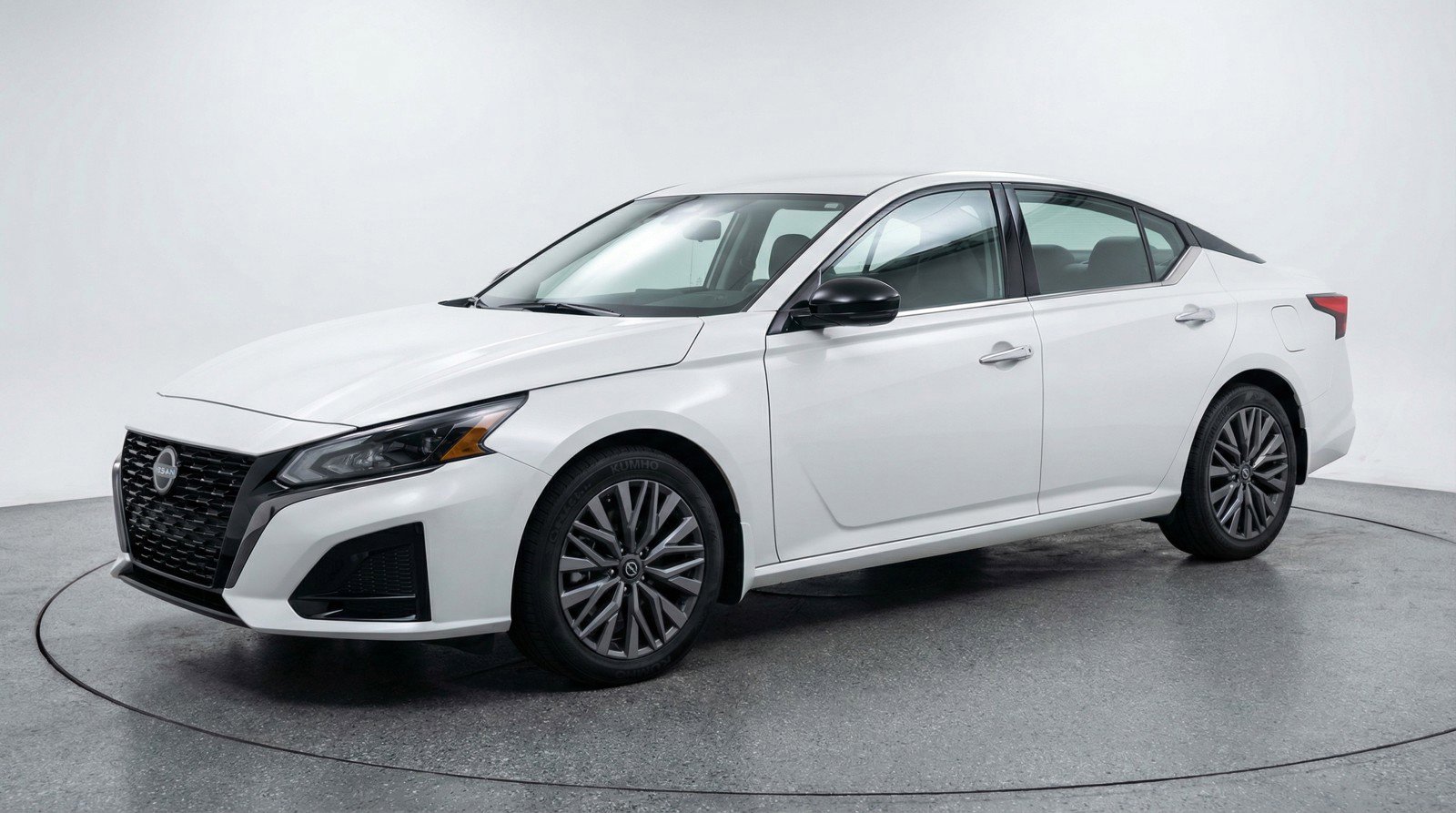 Used 2025 Nissan Altima 2.5 SV image 3