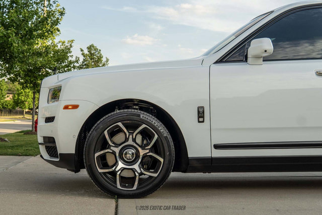 Used 2023 Rolls-Royce Cullinan Black Badge AWD/4WD image 4